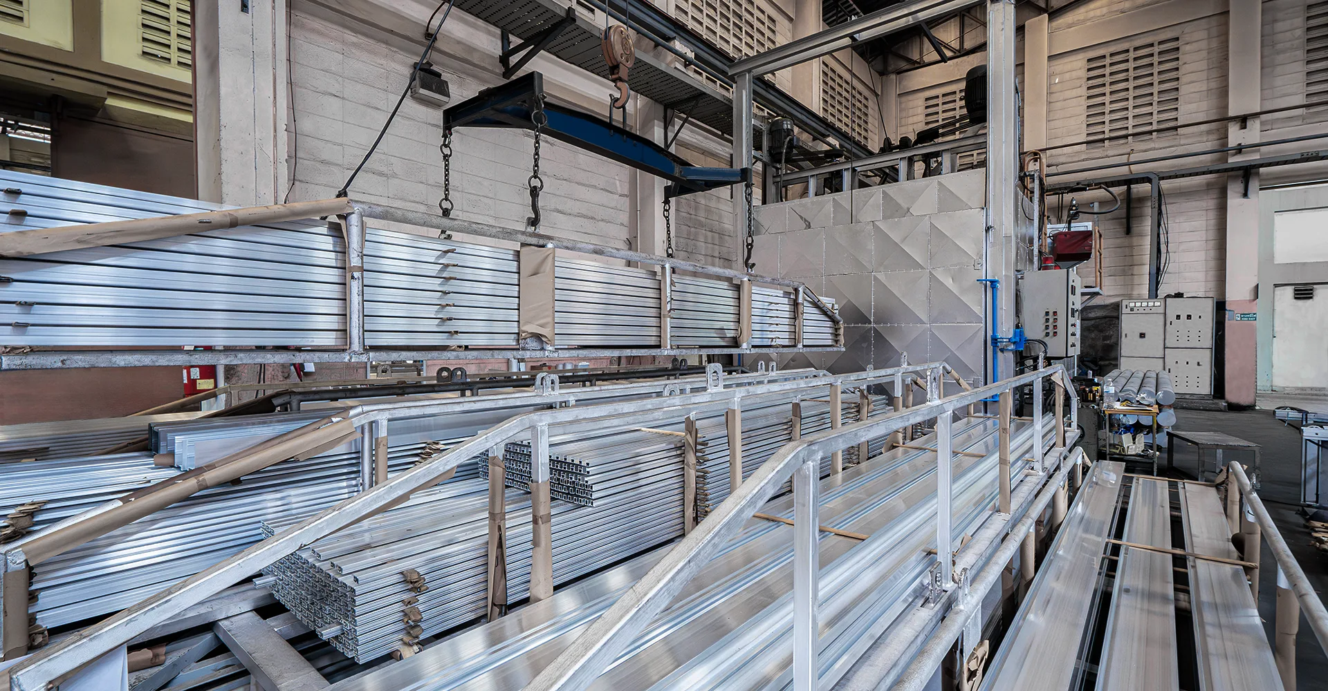 หน้าหลัก 3 โรงงานผลิตอลูมิเนียม การรีดอลูมิเนียม 3 1