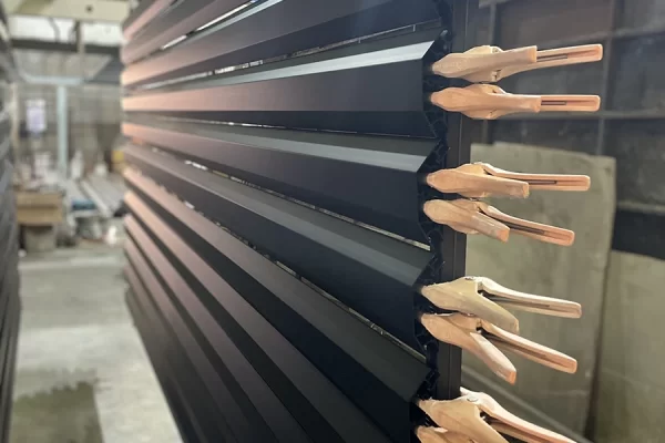 อลูมิเนียมชุบดำ